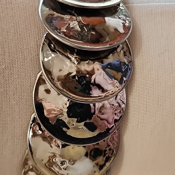 Vintage Hammered Metal Silver Disk Stretch Hooked Belt - Picture 2 of 4